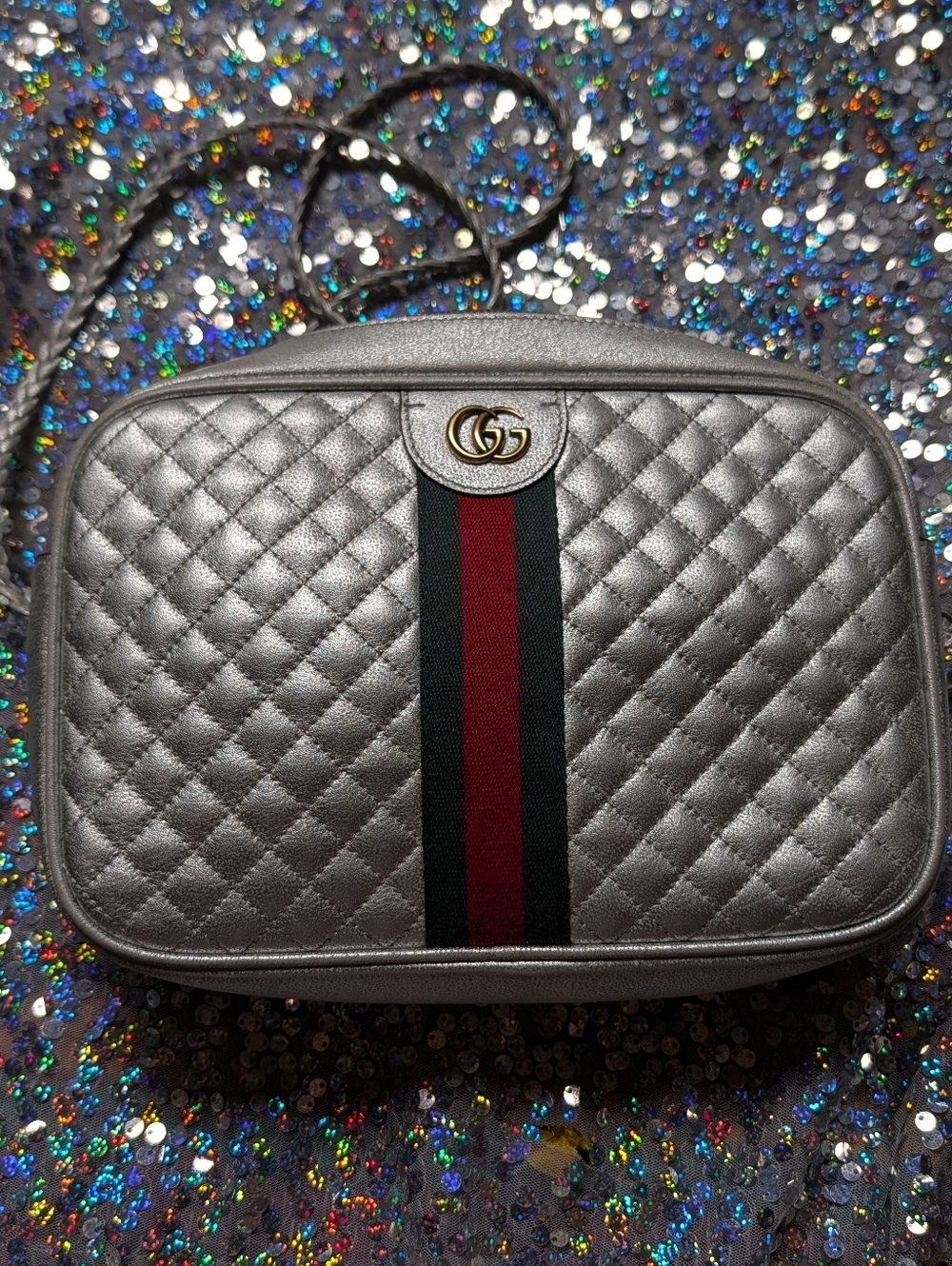 GUCCI Metallic Quilted Camera Bag 🩶💚❤️